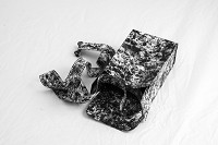 Filmbox Berlin, 1990<br />Objekt, Unikat, Faltschachtel mit<br />bemaltem Kleinbild-Filmstreifen<br />Schwarz-Wei&szlig;-Acrylfarbe<br />27&thinsp;&times;&thinsp;12,&thinsp;5&thinsp;&times;&thinsp;7,&thinsp;5 cm<br />&copy; Christoph Mauler, Foto: Hubert Kretschmer