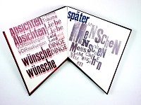 Einhand-Press
<strong>Nasshan, Reinhold</strong>
Wort oder R&uuml;ckkehr zur freiwilligen Gefangenschaft.
40 Seiten, Format: 25 x 25 cm x ca. 19 cm, Auflage 60.
Landau: 1989.
Kunst- und Museumsbibliothek K&ouml;ln, KMB/!K NASSHA 1 1989
&copy; Nasshan, Reinhold
&nbsp;